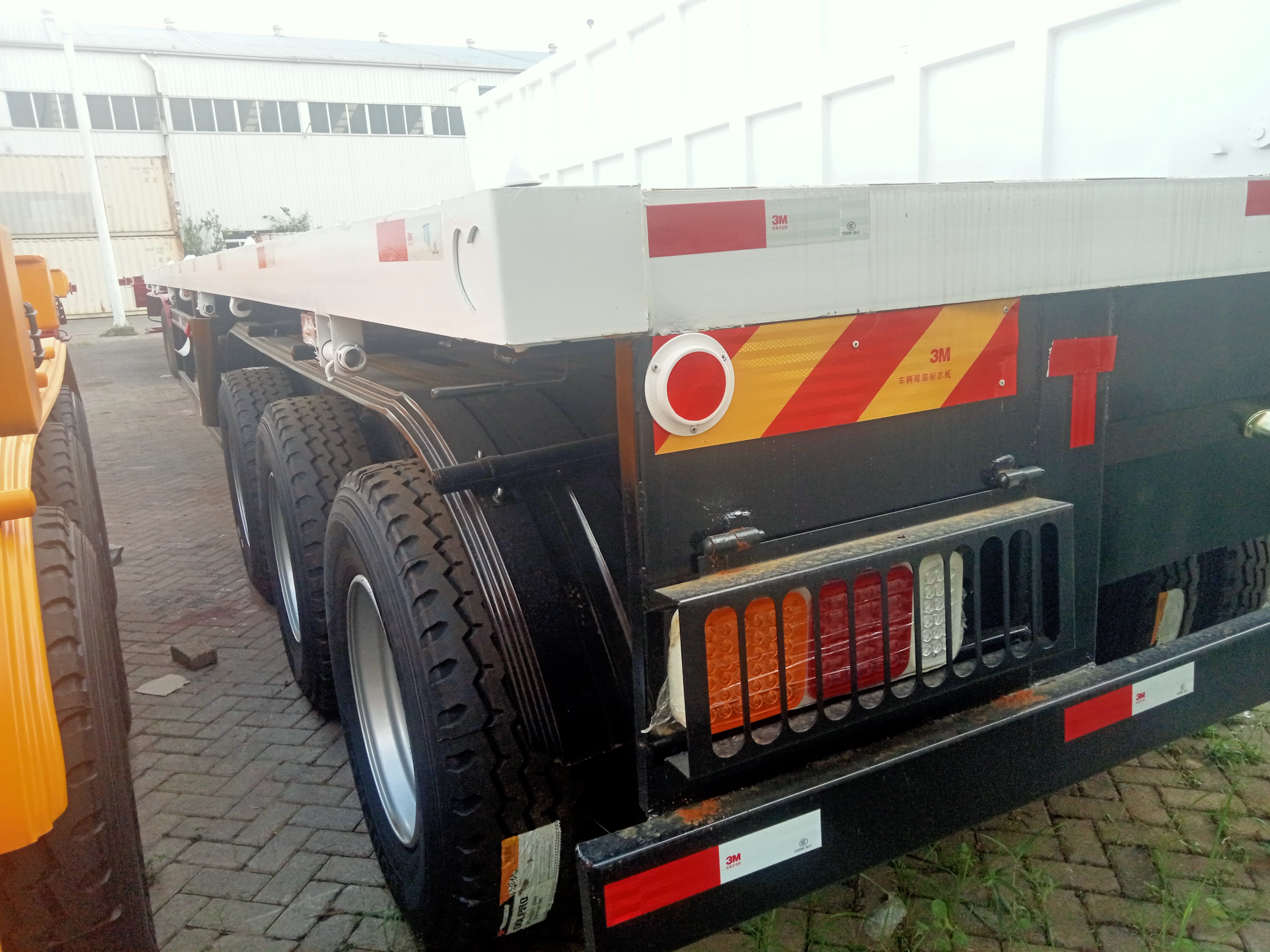 CIMC Flatbed Trailer 4